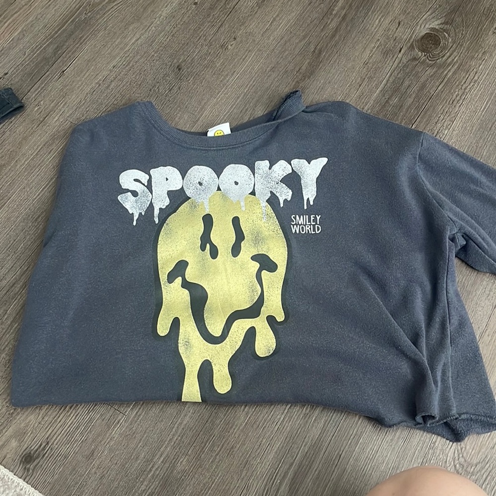 Crop top pullover spooky